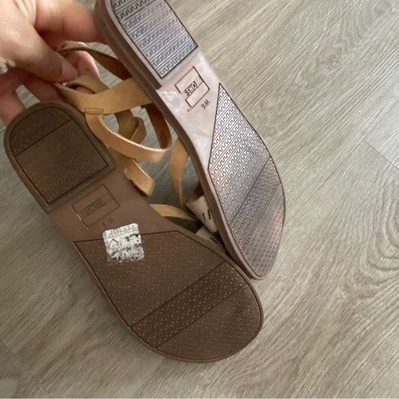 TOMS Lexie Sandstorm Leather Metallic sandals - Picture 10 of 13